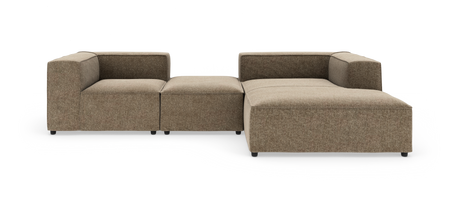 Modulsofa i brun/beige stof i L‑form med chaiselong og puff, frilagt på hvid baggrund.