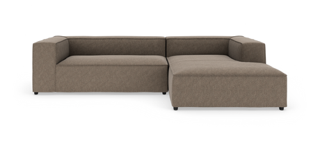 Brun L‑formet modulsofa med chaiselong til højre, moderne kubisk design, frilagt på hvid baggrund.