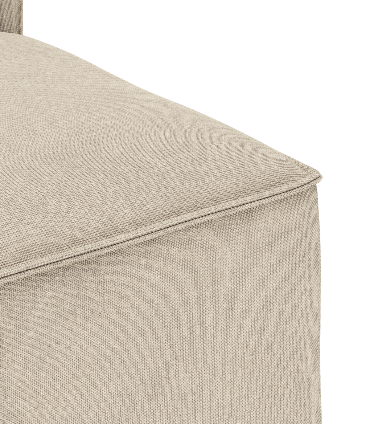 Nærbillede af hjørnet på en beige sofamodul i stof med tydeligt kantbånd.