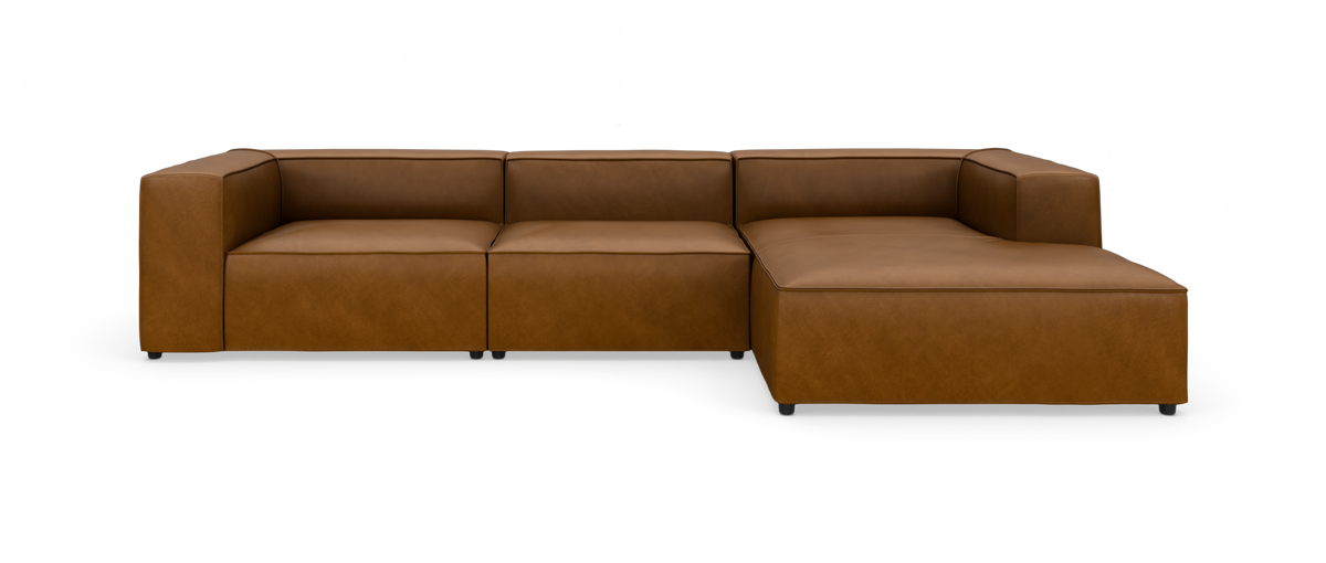 Modulsofa i brun læder, L-form med chaiselong til højre, fritstående på hvid baggrund.