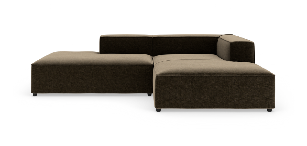 Brun modulsofa i L-form på hvid baggrund.