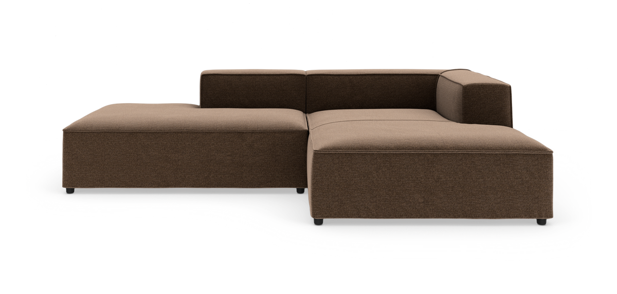 Brun modulsofa i L-form på hvid baggrund.