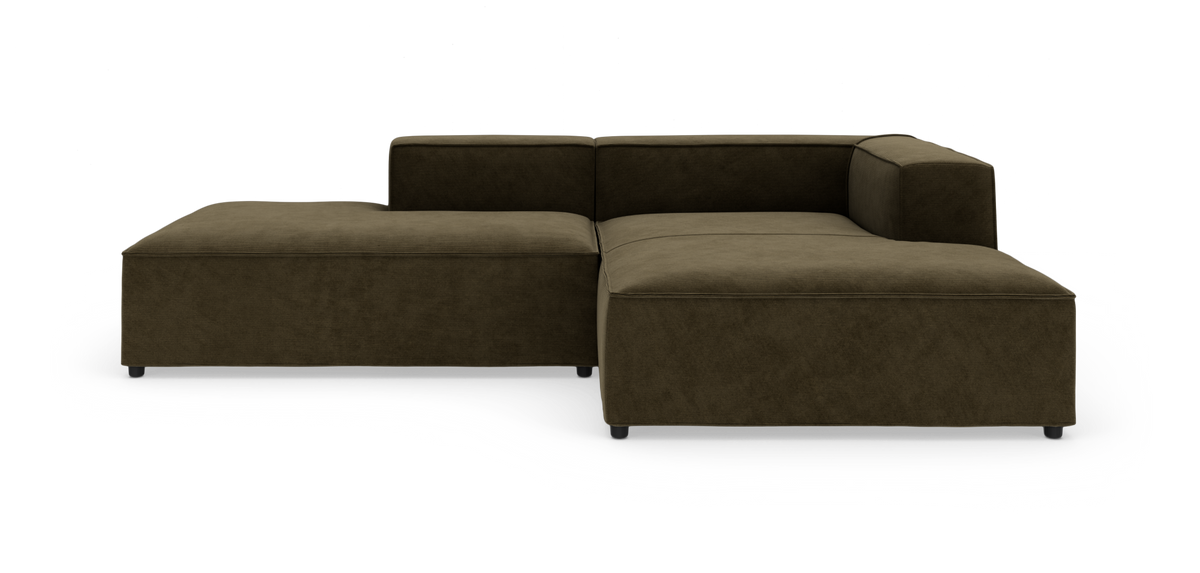 Modulsofa i L-form i olivengrønt stof, fotograferet i studie på hvid baggrund.