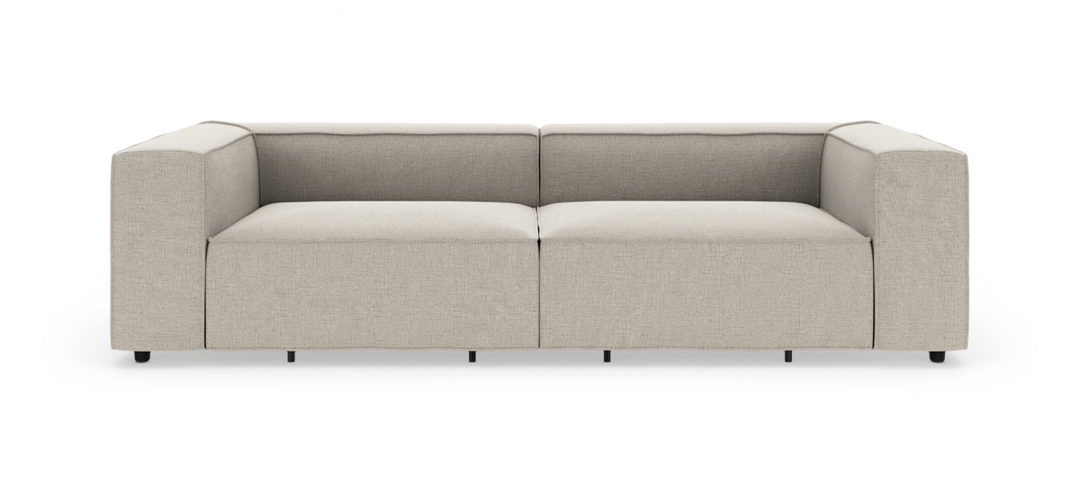 Beige, moderne 2-personers sofa med brede armlæn på hvid baggrund, set lige forfra.