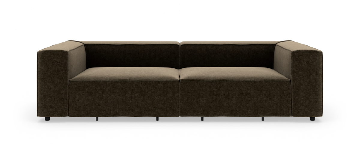 Moderne 2-personers sofa i mørkebrunt stof med lys beige sædehynder, frilagt på hvid baggrund, set lige forfra.