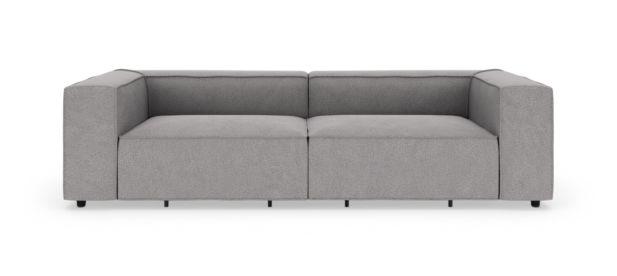 Grå, moderne 2-personers sofa med brede armlæn på hvid studiobaggrund.