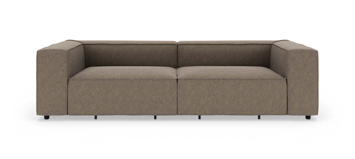 Brunbeige, moderne 2‑personers modulsofa med brede armlæn, frilagt på hvid baggrund.