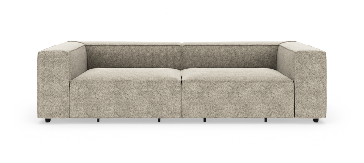 Beige, modulær 2-personers sofa med brede armlæn og lave ben, fotograferet lige forfra mod hvid baggrund.