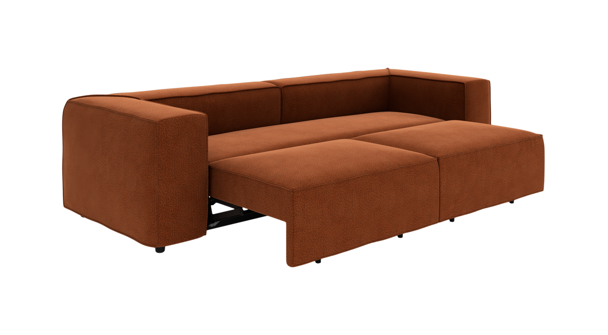 Rustfarvet modulær sovesofa med udtrukket liggedel på hvid baggrund.