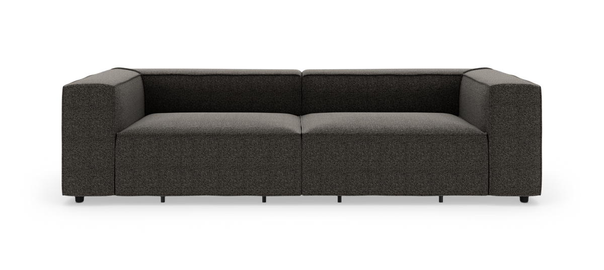 Mørkegrå modulsofa med brede armlæn i moderne, stramt design, frilagt på hvid baggrund set direkte forfra.