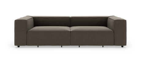 Modulær 2-personers sofa i mørkbrunt stof med lave rygge og kraftige armlæn, frilagt mod hvid baggrund, set direkte forfra.