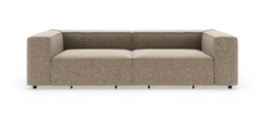 Beige modulsofa i stof med brede, lige armlæn og to sæder, frilagt mod hvid baggrund i front.