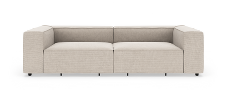 Beige, moderne tosædet modulsofa med brede, firkantede armlæn set lige forfra på hvid baggrund.