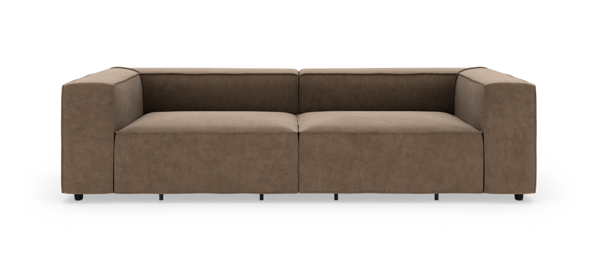 Brun, modulær 2-personers sofa med brede armlæn, set forfra på hvid baggrund.