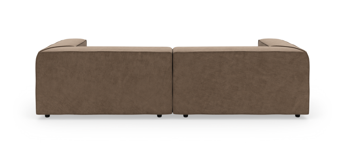 Todelt brun modulsofa set bagfra på hvid studiobaggrund.