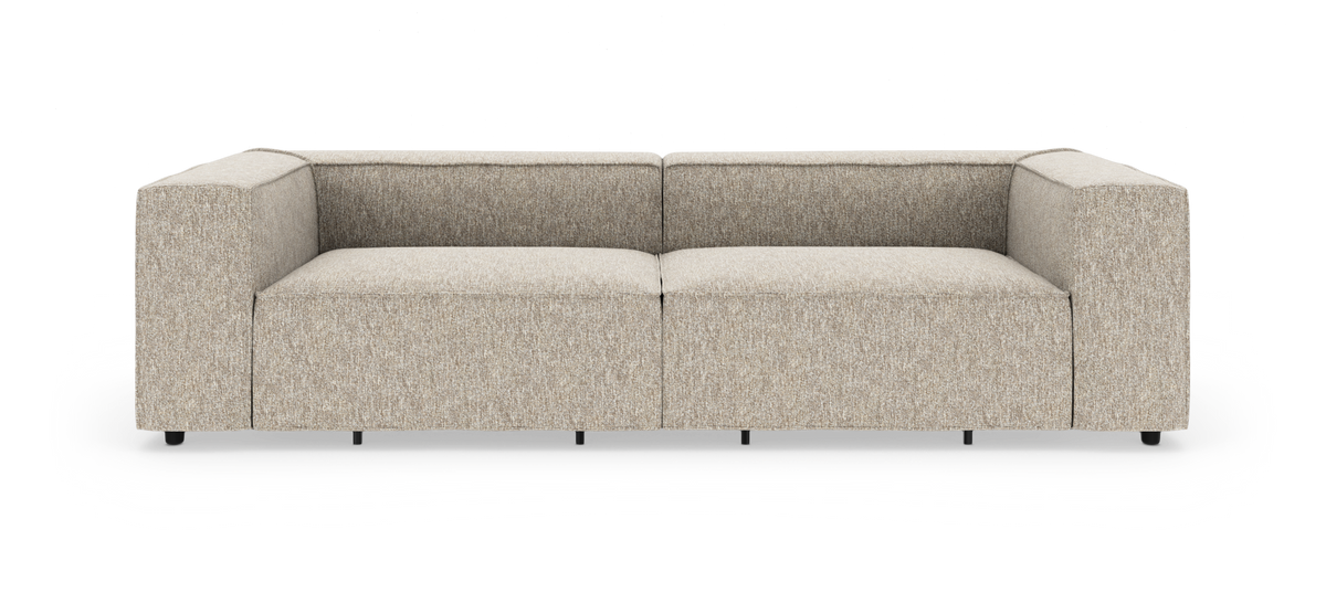 Beige modulsofa med lave ryglæn og brede armlæn, fritlagt på hvid baggrund, set forfra.