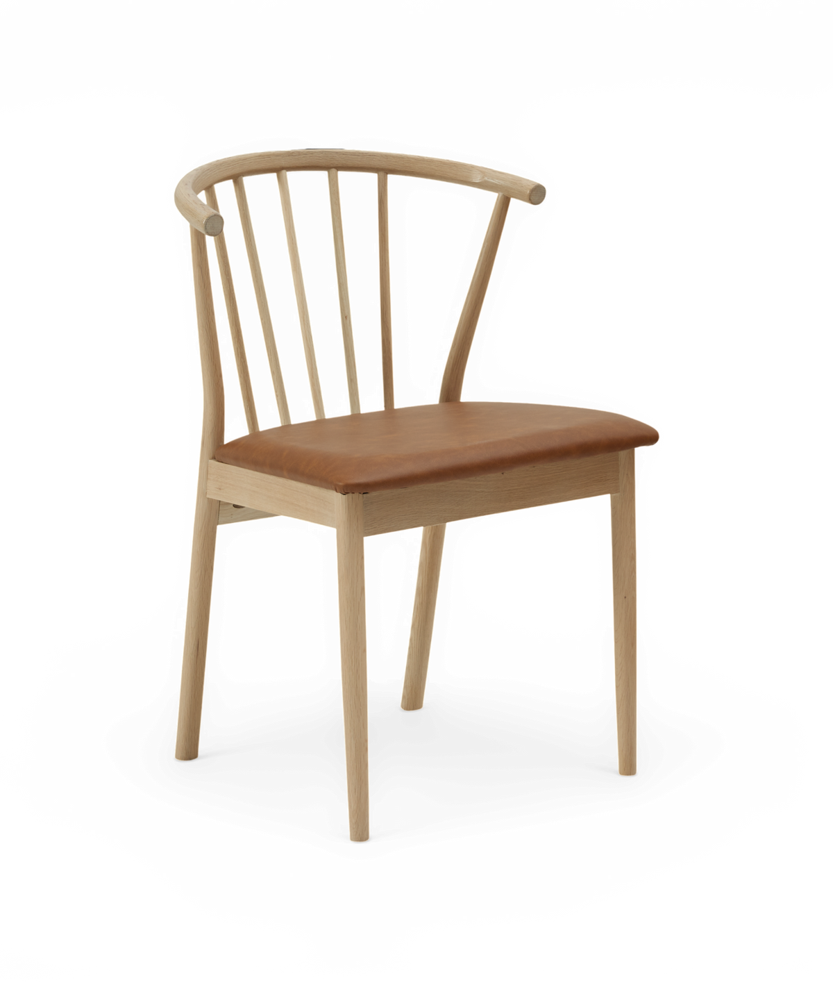 Stol i lyst eg med brun lædersæde og rundet spindelryg, fritlagt mod transparent baggrund.