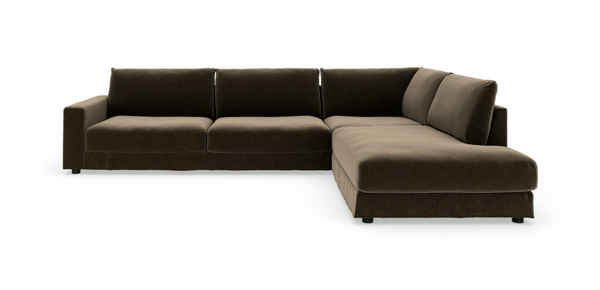Brun L‑formet modulsofa med chaiselong til højre på hvid baggrund.