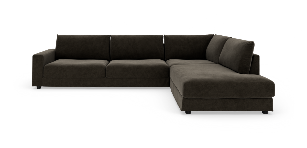 Mørk hjørnesofa med chaiselong til højre, set forfra i studioly s på hvid baggrund.