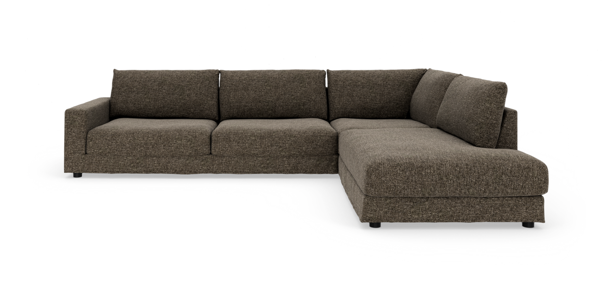 Brun L‑formet modulsofa i tekstil, frilagt på hvid baggrund.