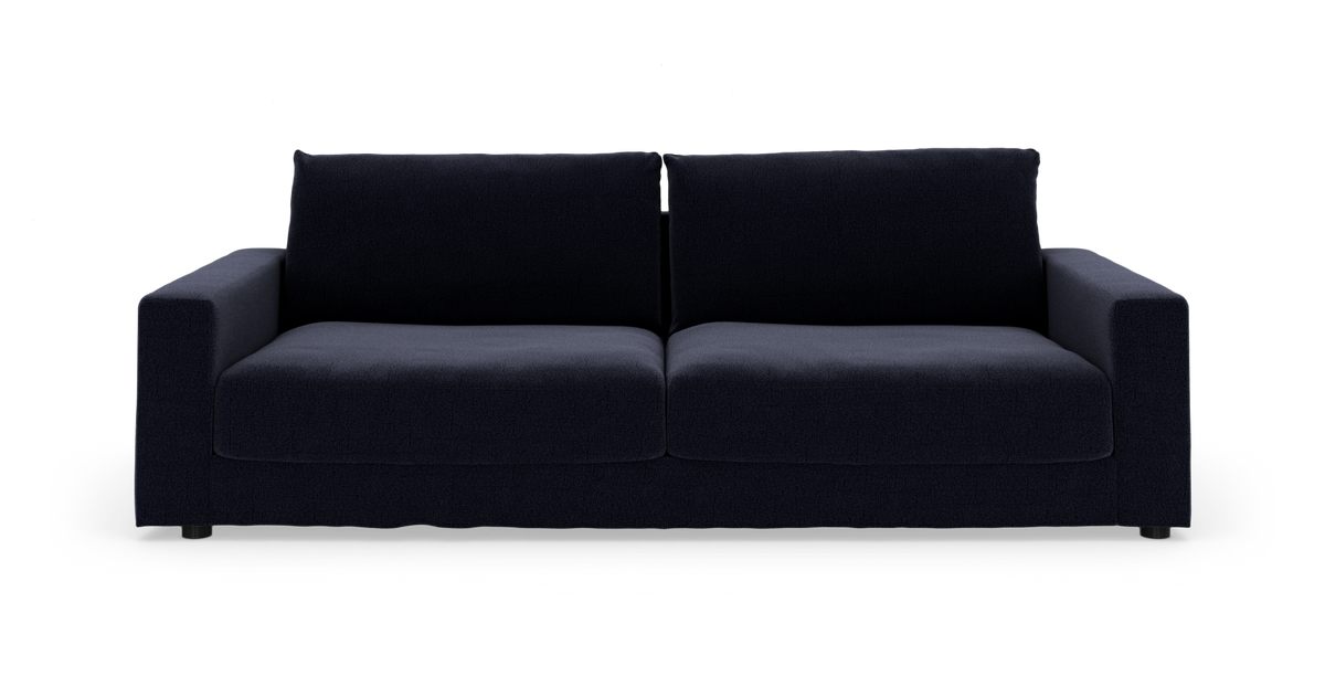Mørkeblå 2-personers sofa i moderne, kantet design på hvid studiebaggrund.