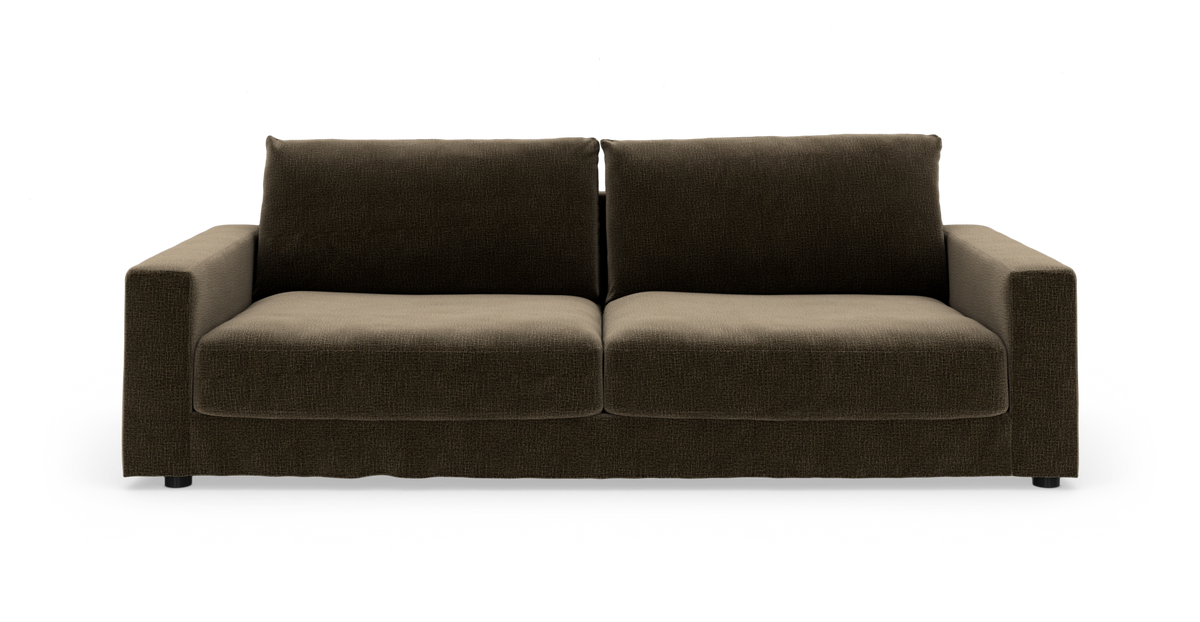 Mørkebrun 2-personers sofa med lige armlæn, fritlagt på hvid baggrund.