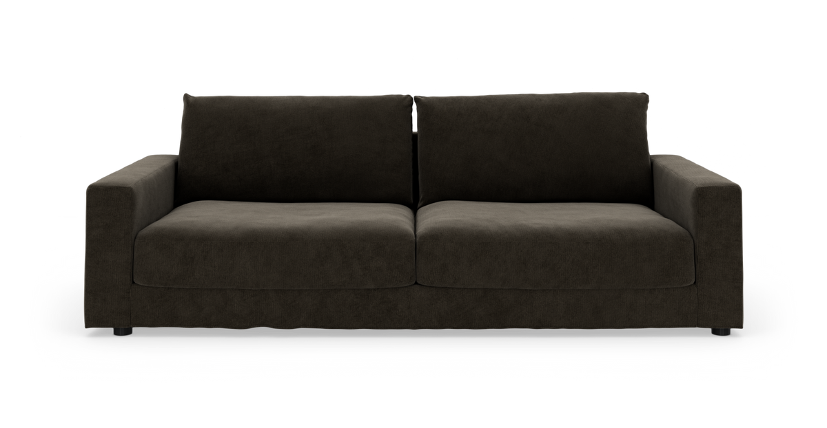 Mørkebrun 2-personers sofa med rette armlæn, fritlagt mod hvid baggrund.