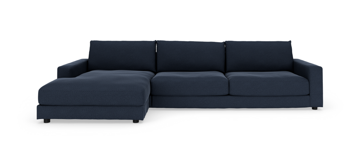 Mørkeblå hjørnesofa med venstrevendt chaiselong, frilagt på hvid baggrund.