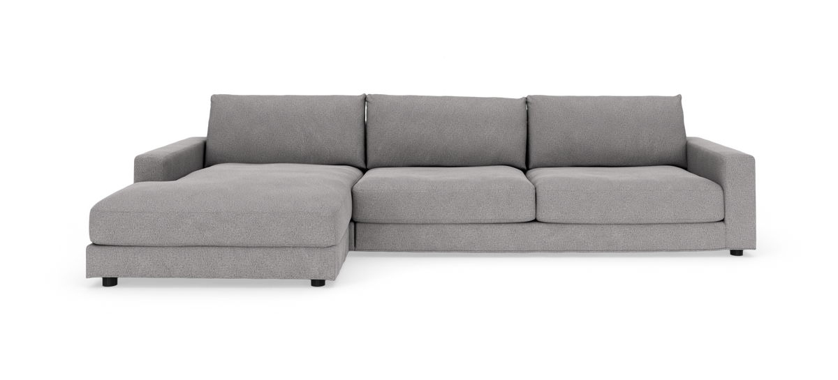 Lysegrå modulsofa med venstrevendt chaiselong, tre sæder og lige armlæn i moderne, minimalistisk design.