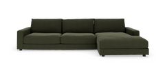 Mørkegrøn modulsofa med chaiselong til højre, frilagt på hvid baggrund.
