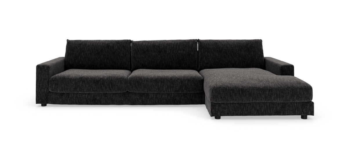 Mørkegrå sofa med højrevendt chaiselong, frilagt på hvid baggrund.