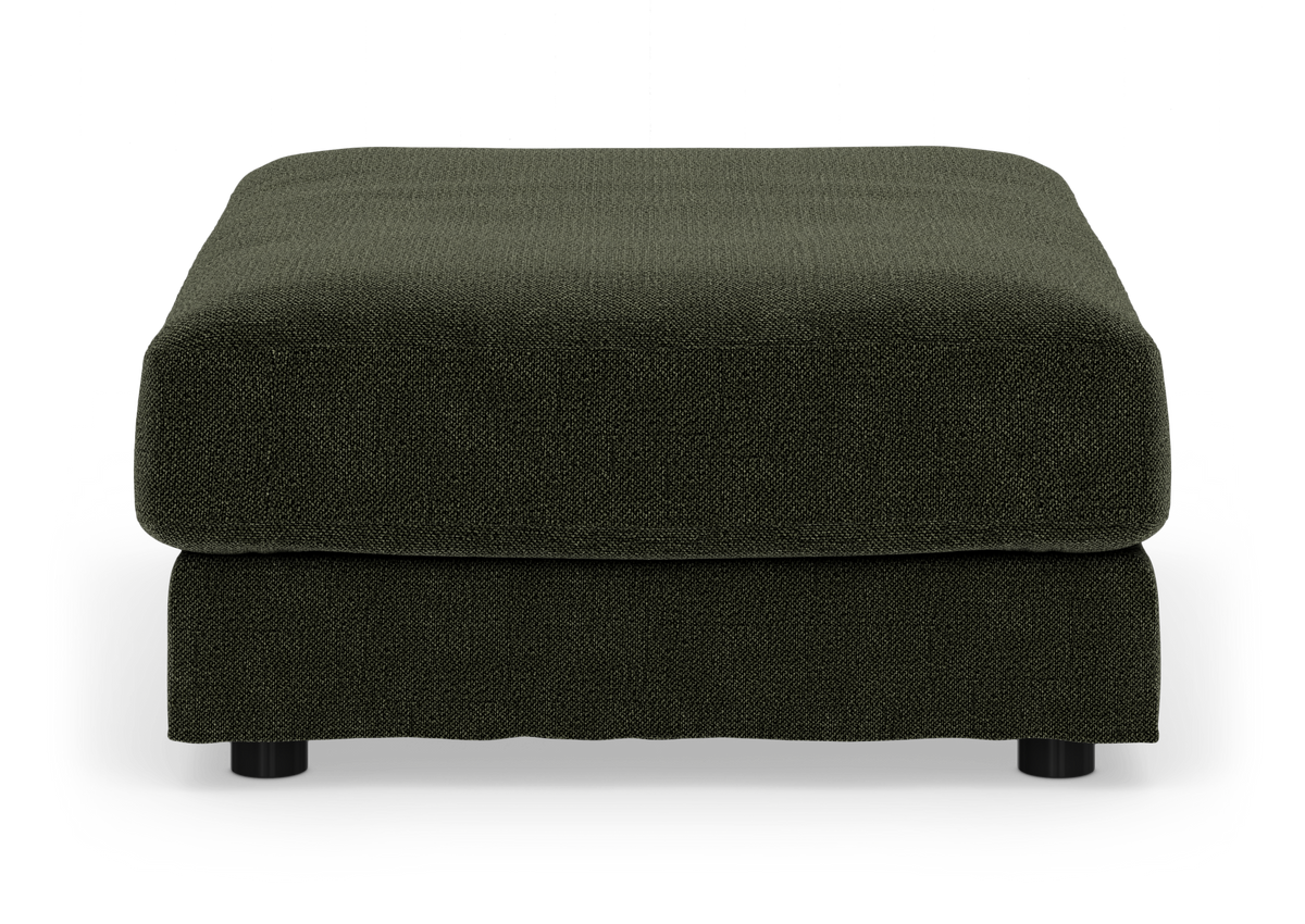 Mørkegrøn stofpuf/ottoman set forfra mod hvid studiebaggrund.