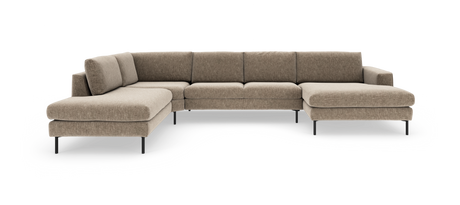 Beige modul-hjørnesofa med chaiselong i begge ender og slanke sorte ben, frilagt på hvid baggrund.