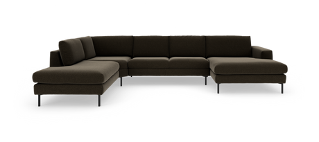 U‑formet modulsofa i mørkebrun tekstil med chaiselonger i begge ender og slanke sorte ben, fotograferet mod hvid studiebaggrund.