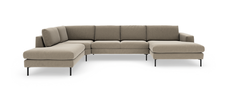 Beige U-formet modulsofa med chaiselonger i begge ender og slanke sorte ben, frilagt på hvid baggrund.