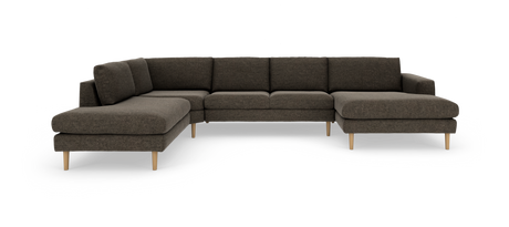 U‑formet hjørnesofa i mørkebrunt stof med træben, chaiselong på både venstre og højre side, fotograferet lige for i studiemiljø.