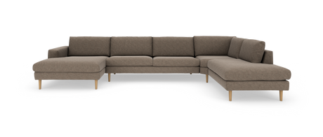 Brun U-formet hjørnesofa i stof med træben, studiefotograferet på hvid baggrund.