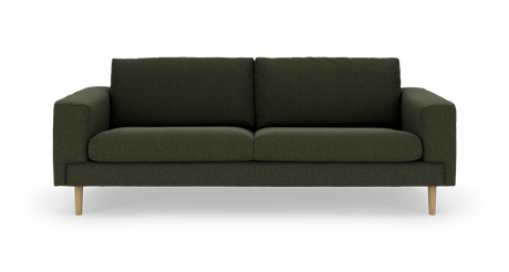 Mørkegrøn 3-personers sofa med træben, frilagt på hvid baggrund, set forfra.