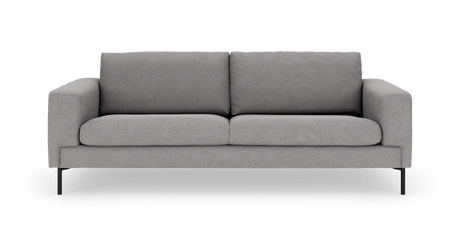 Grå tresæders sofa med rene linjer og sorte metalben, set direkte forfra.