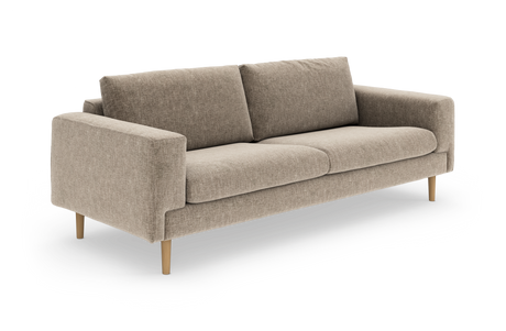 Beige tresæders sofa i stof med træben, moderne minimalistisk design, produktbillede på hvid baggrund.