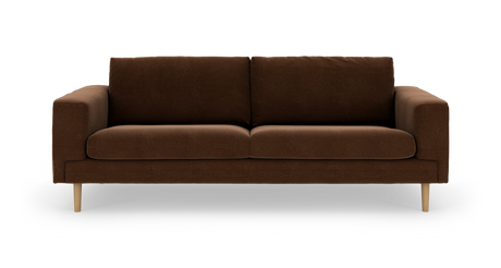 Brun tresæders stofsofa med lyse træben, set forfra.