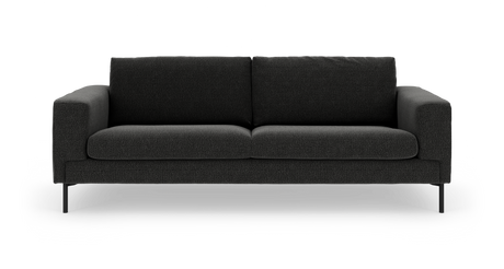 Mørkegrå tresæders sofa med lige armlæn og slanke sorte ben, frilagt på hvid baggrund.