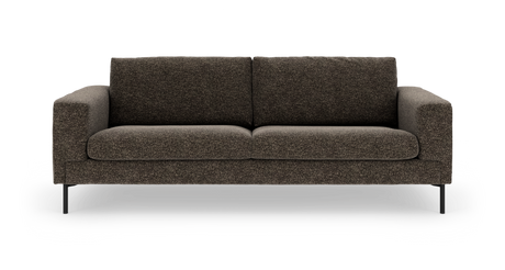 Mørkebrun 2-personers sofa med fyldige ryg- og sædehynder og slanke sorte ben, set forfra.