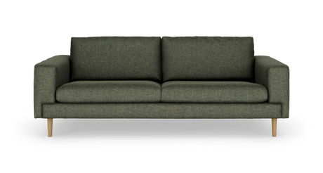 Mørkegrøn 3-personers sofa i stof med lige armlæn og lyse træben, frilagt på hvid baggrund.