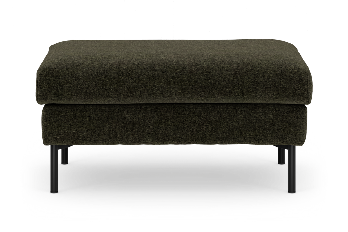 Mørkegrøn ottoman/fodskammel i tekstil med sorte metalben, set direkte forfra.