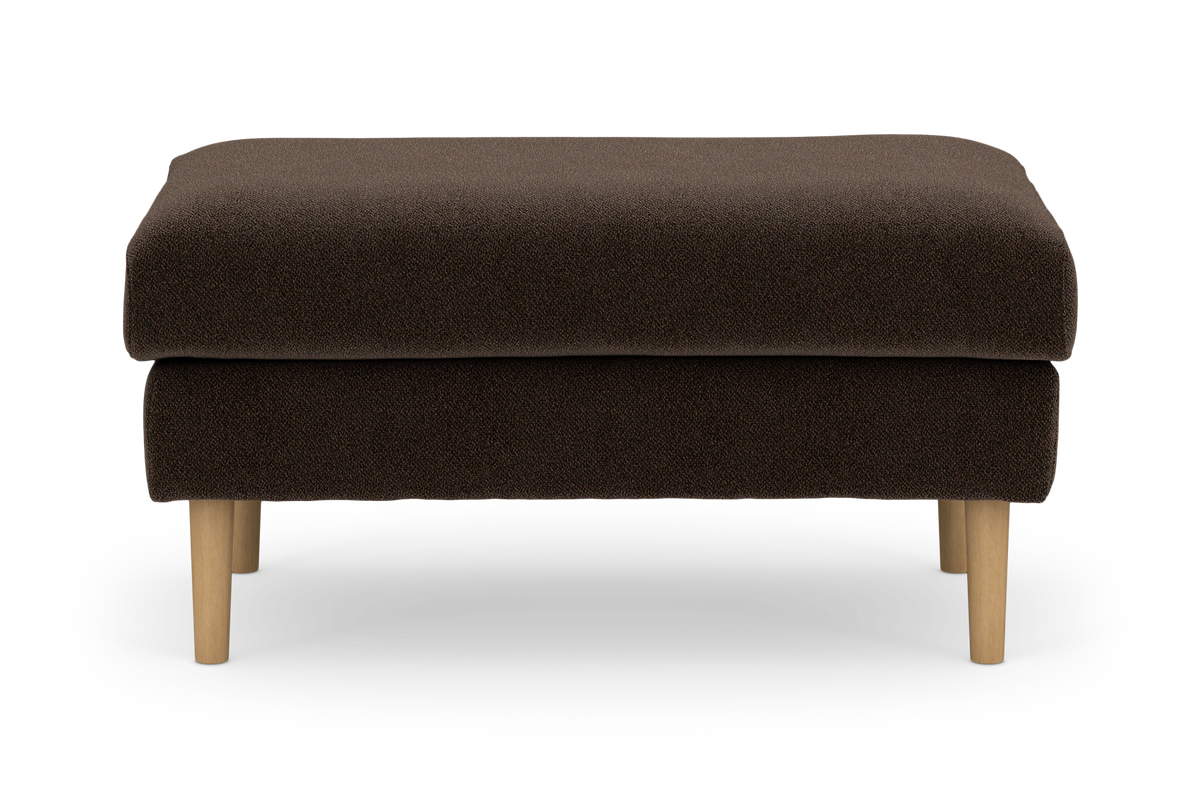 Brun ottoman/fodhviler i tekstil med lyse træben på hvid studiebaggrund.