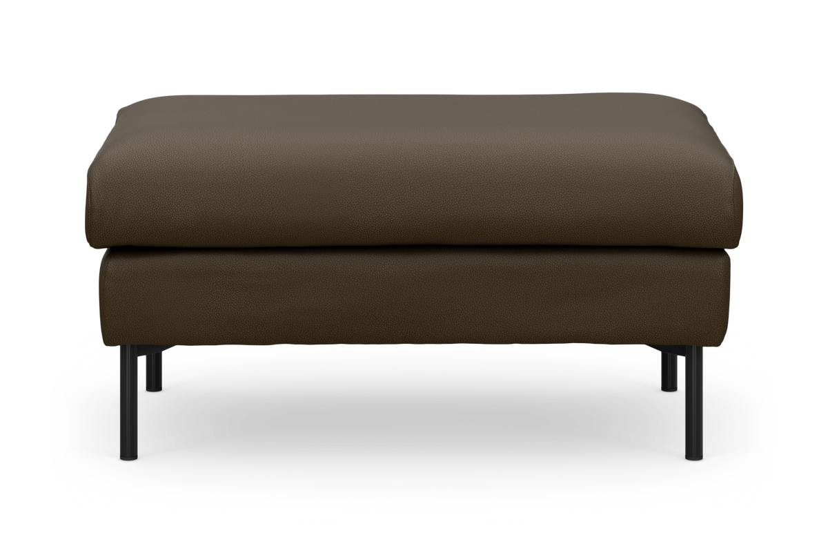 Brun ottoman i læderlook med sorte metalben, fotograferet forfra på hvid studiobaggrund.