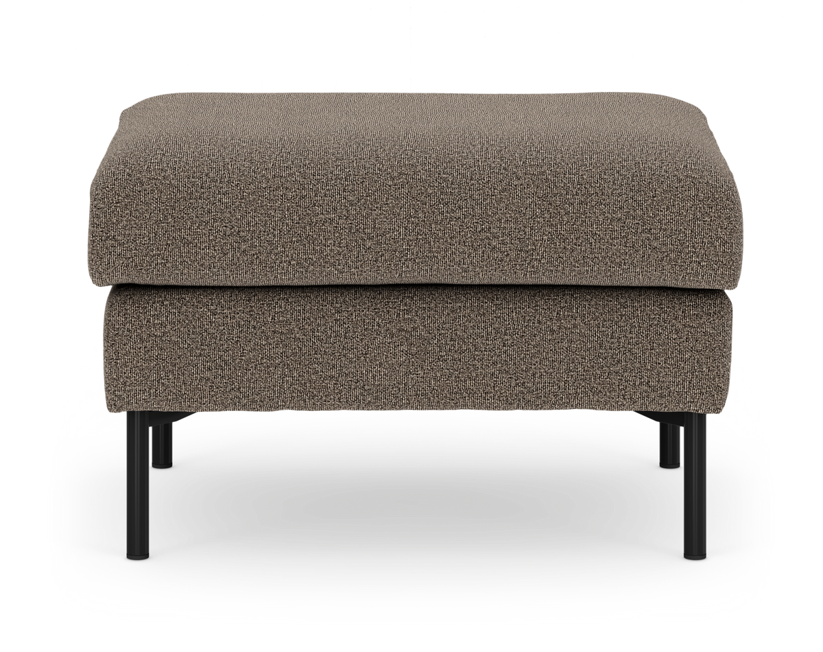 Brun polstret ottoman/fodskammel med sorte metalben set direkte forfra.
