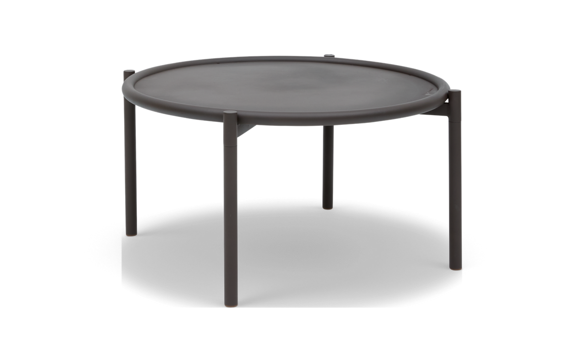 Mørkegråt rundt sidebord i metal med hævet kant og fire slanke ben, fritlagt produktbillede.