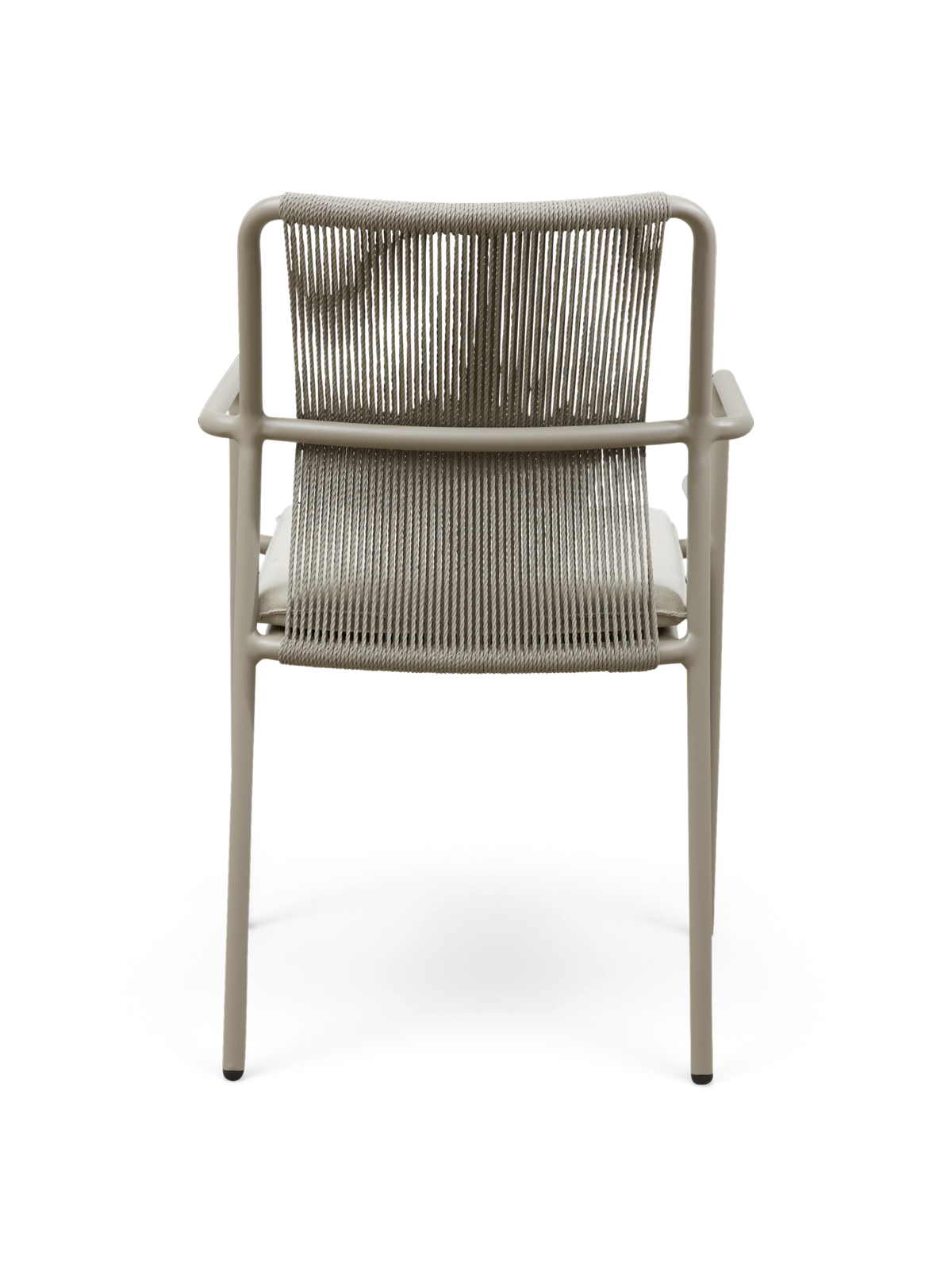 Moderne stol set bagfra med beige stel, grå flettet ryg og lys sædehynde, fritlagt.